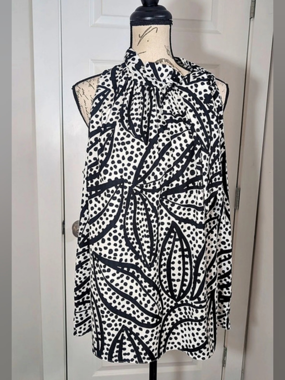 Ann Taylor Factory Animal Print Blouse in White & Black XL